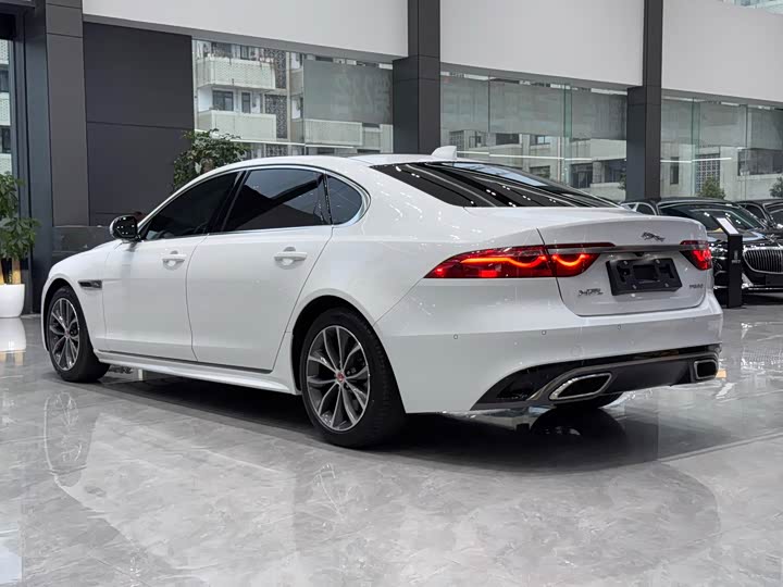 Фото 9 - Jaguar XF L