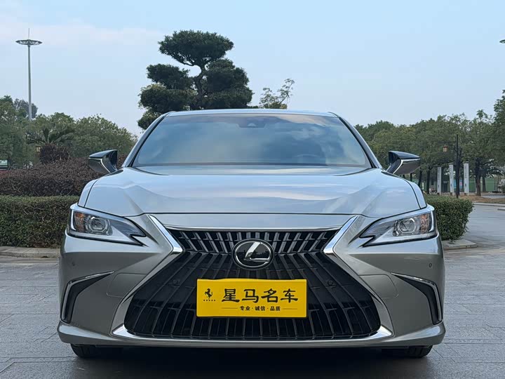 Фото 2 - Lexus ES