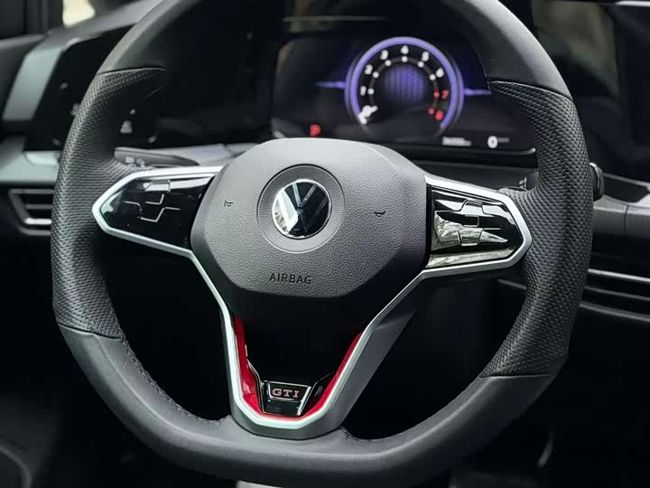 Фото 5 - Volkswagen Golf GTI