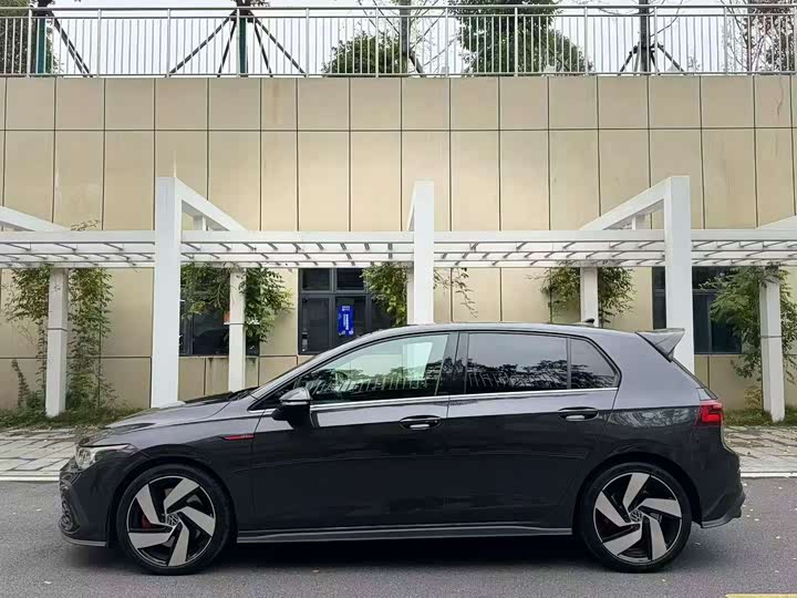 Фото 7 - Volkswagen Golf GTI