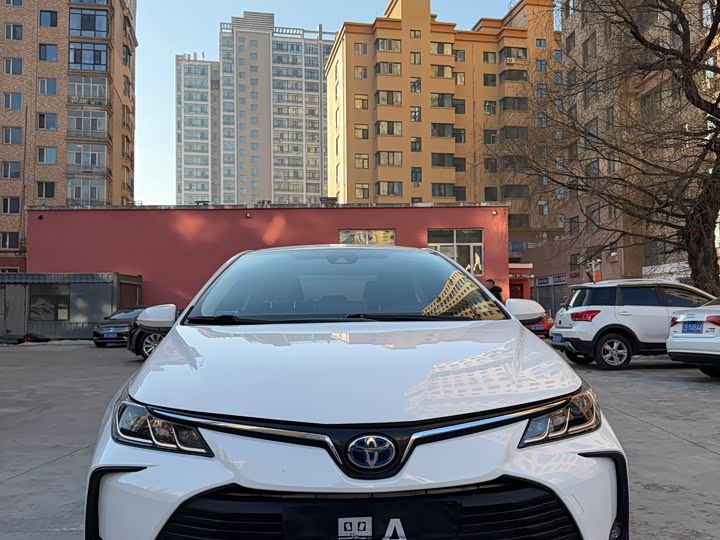 Фото 2 - Toyota Corolla