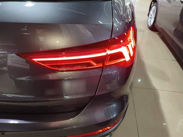 Фото 8 - Audi Q3