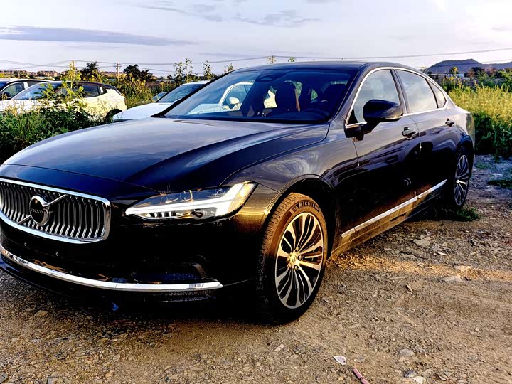 Фото 2 - Volvo S90