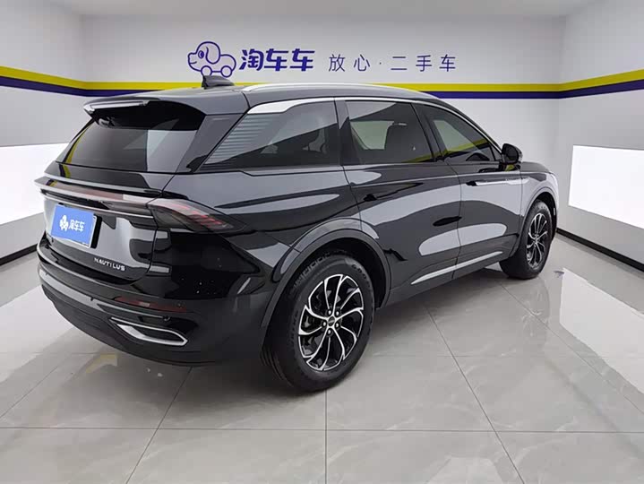 Фото 3 - Lincoln Nautilus