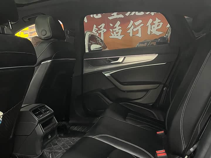 Фото 5 - Audi A6L