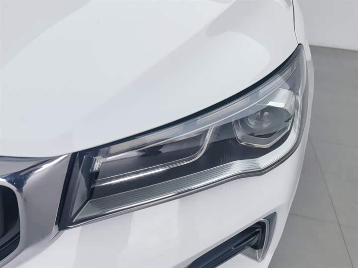 Фото 7 - Geely Emgrand