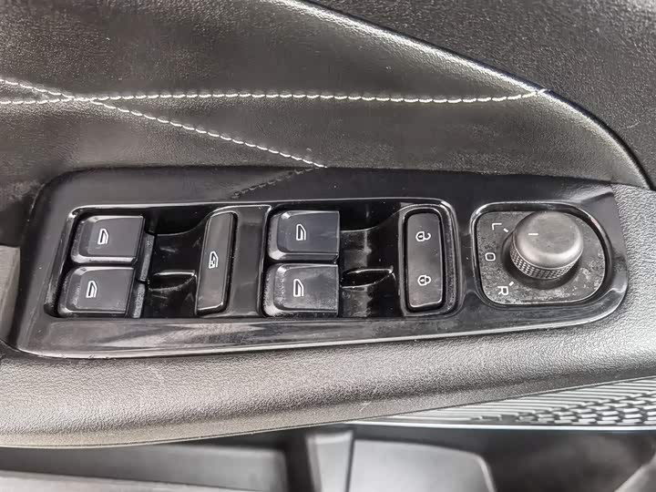 Фото 9 - Geely Emgrand