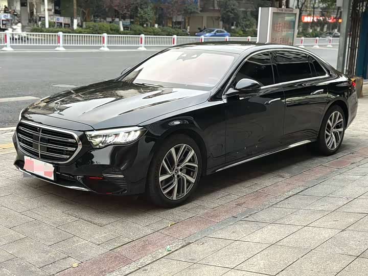 Фото 1 - Mercedes-Benz E-Class