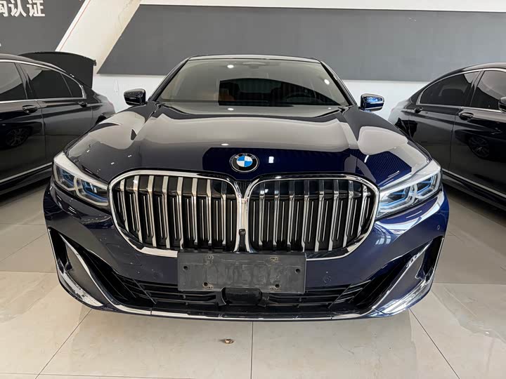 Фото 3 - BMW 7 Series