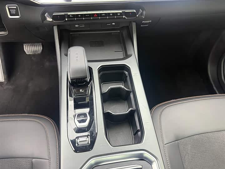 Фото 8 - Geely Okavango L