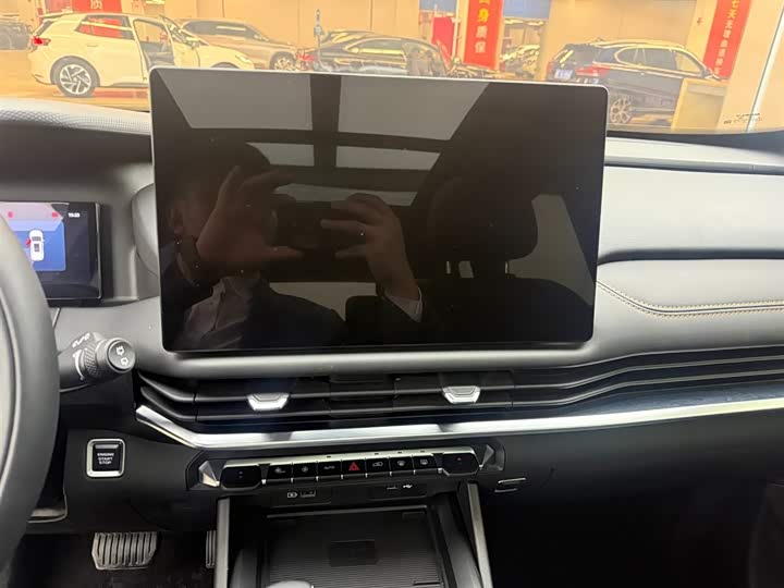 Фото 9 - Geely Okavango L