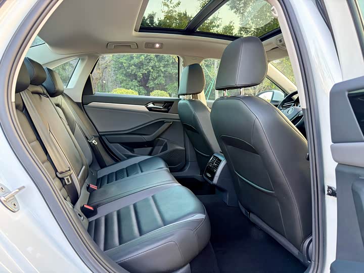 Фото 8 - Volkswagen Sagitar L