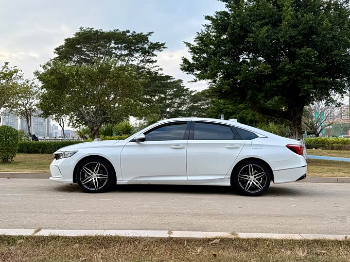 Фото 3 - Honda Inspire