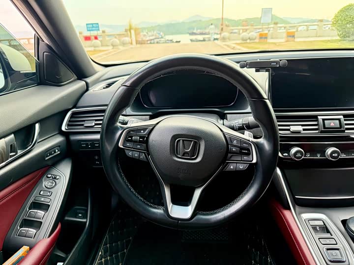 Фото 9 - Honda Inspire