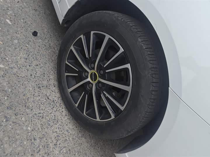 Фото 6 - Roewe i5