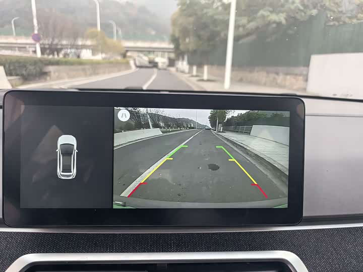 Фото 9 - Geely Geometry C