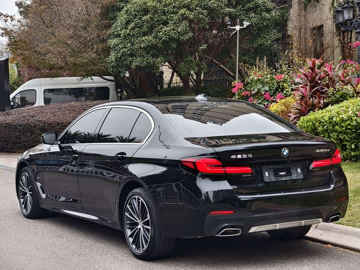 Фото 5 - BMW 5 Series