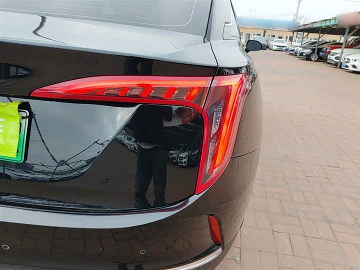 Фото 8 - Hongqi E-QM5