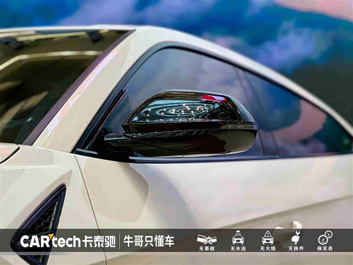 Фото 8 - Lamborghini Urus