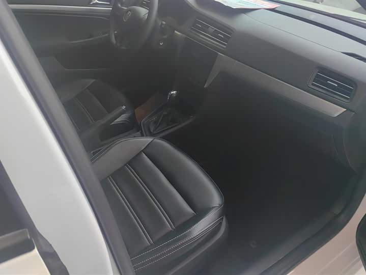 Фото 8 - Volkswagen Lavida