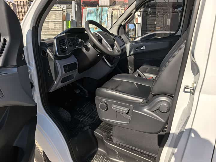 Фото 7 - Maxus V80