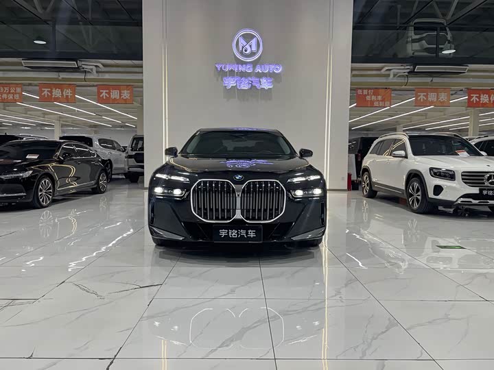 Фото 2 - BMW 7 Series