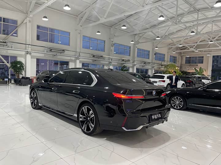 Фото 4 - BMW 7 Series