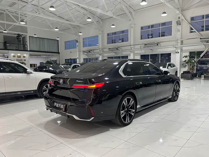 Фото 6 - BMW 7 Series