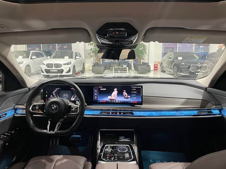 Фото 8 - BMW 7 Series