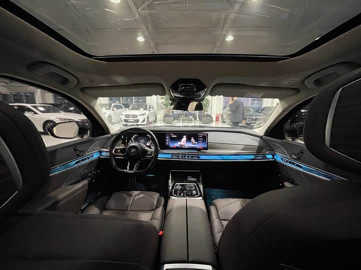 Фото 9 - BMW 7 Series