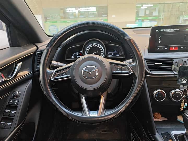 Фото 3 - Mazda CX-4