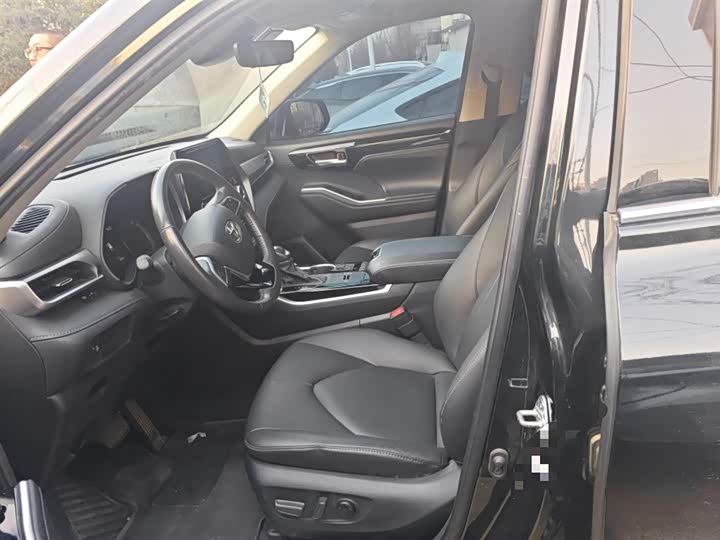 Фото 8 - Toyota Highlander