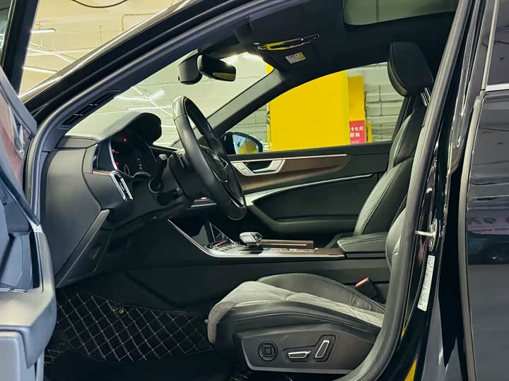 Фото 4 - Audi A6L