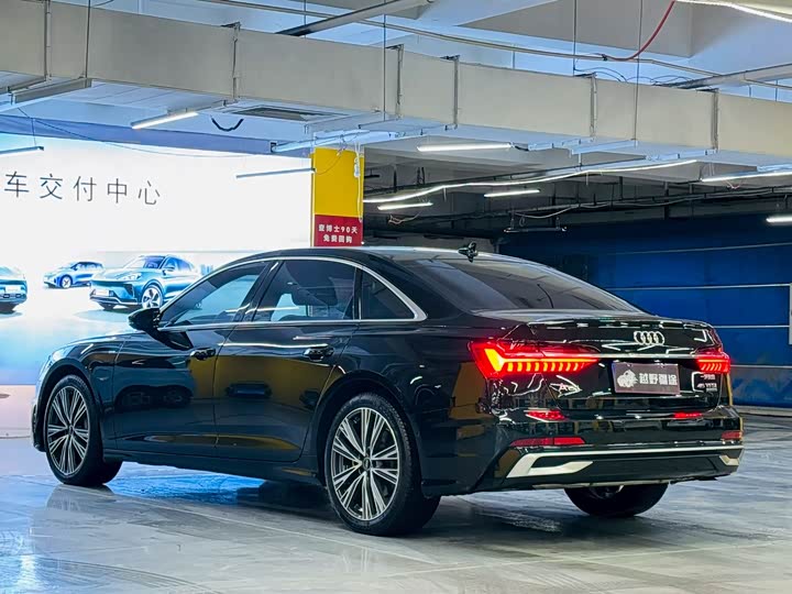 Фото 9 - Audi A6L