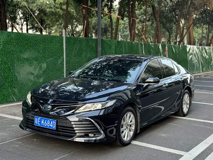 Фото 1 - Toyota Camry