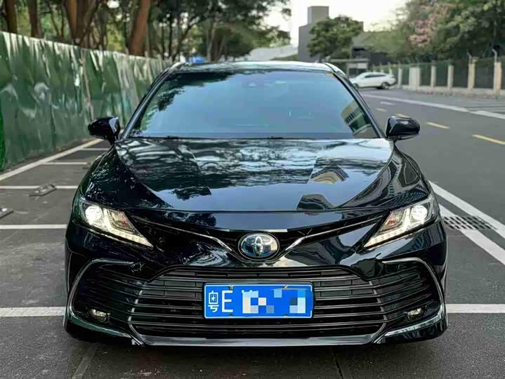 Фото 3 - Toyota Camry