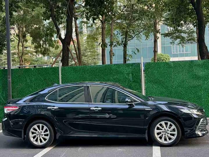 Фото 4 - Toyota Camry