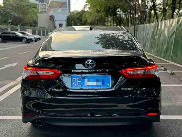 Фото 5 - Toyota Camry