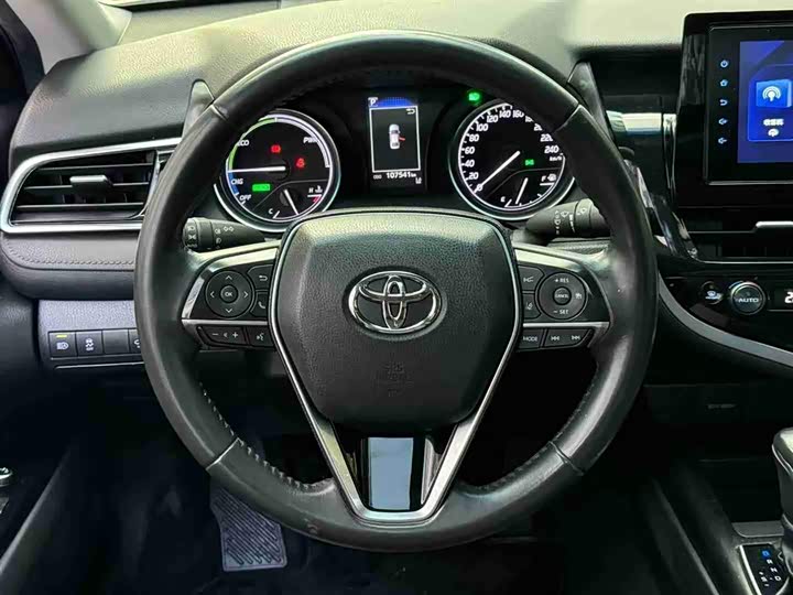 Фото 6 - Toyota Camry