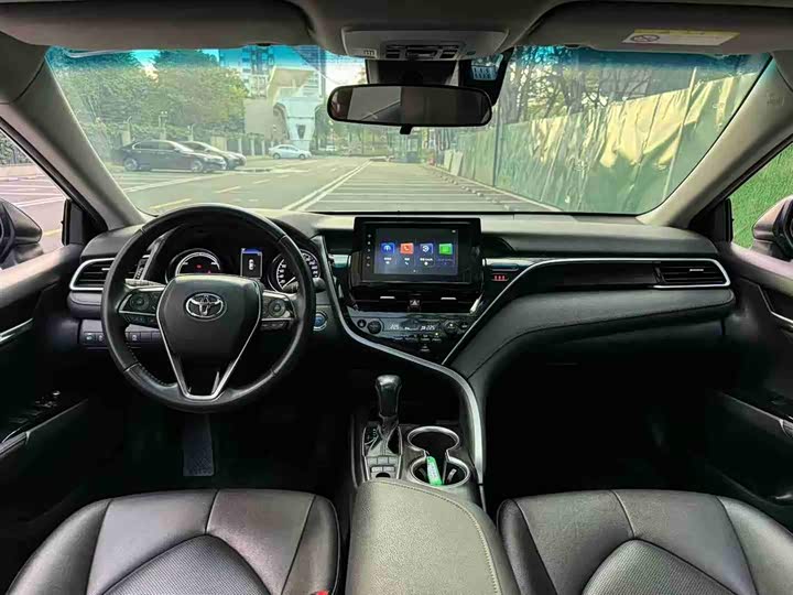 Фото 7 - Toyota Camry