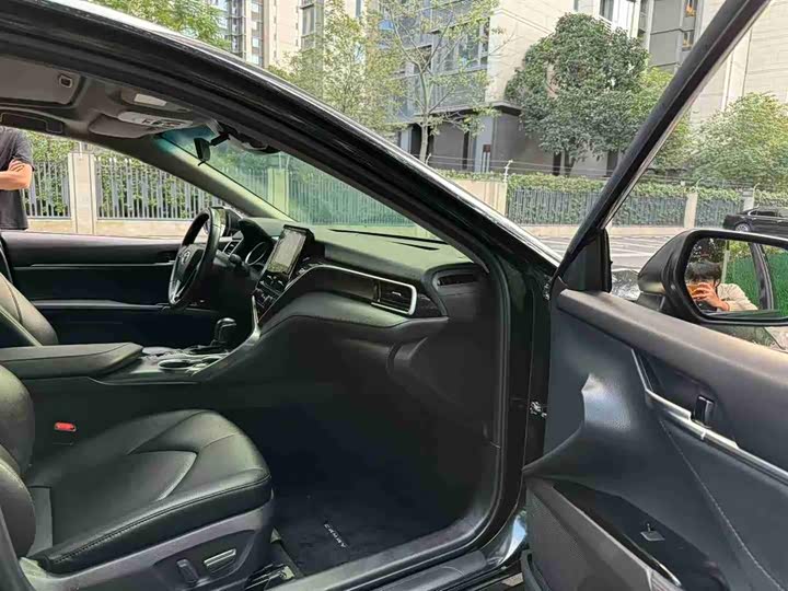 Фото 8 - Toyota Camry