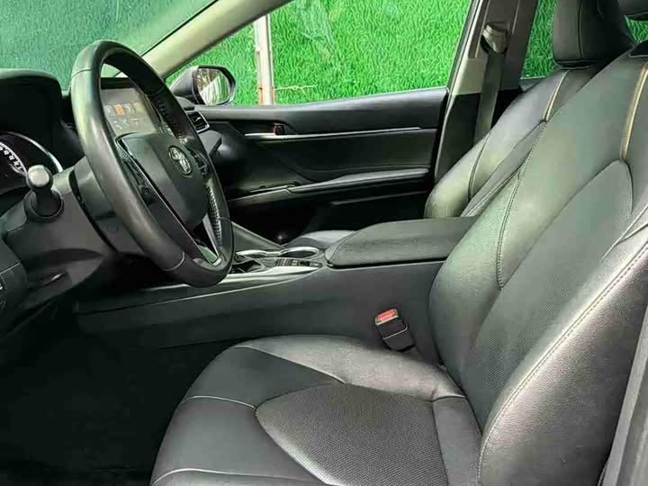 Фото 9 - Toyota Camry