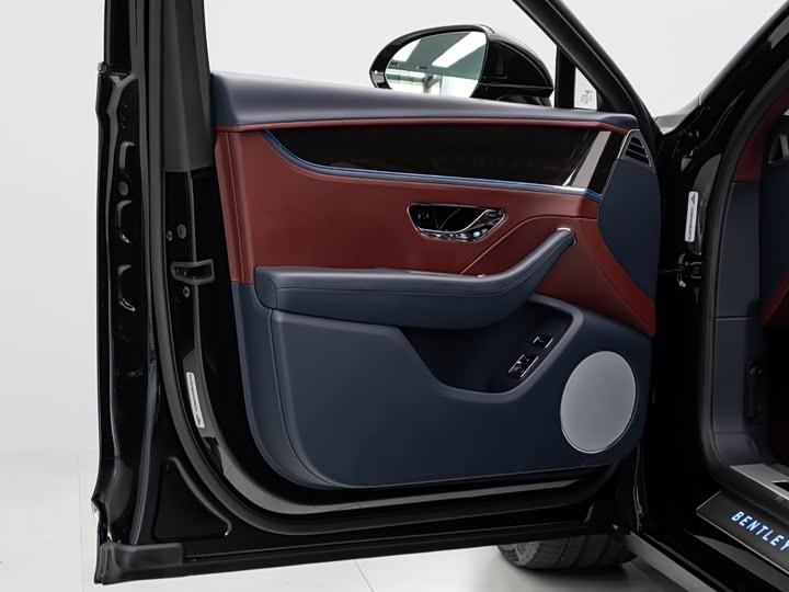 Фото 5 - Bentley Flying Spur