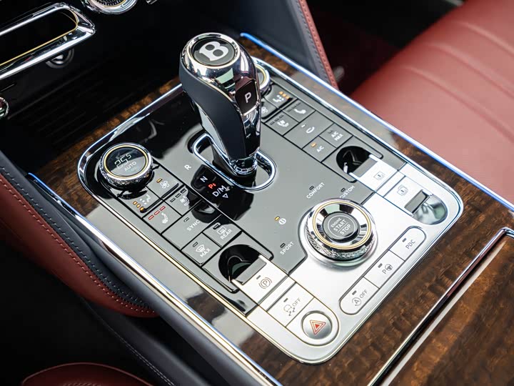 Фото 9 - Bentley Flying Spur