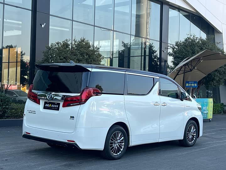 Фото 9 - Toyota Alphard