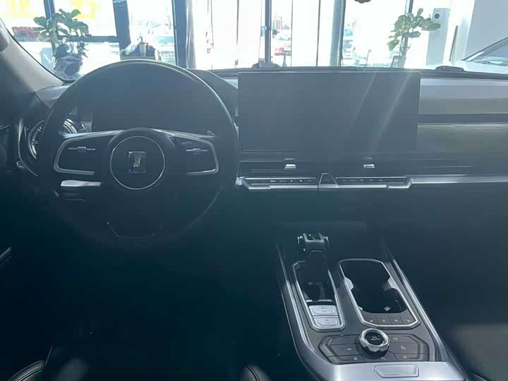 Фото 5 - Tank 400 Hybrid