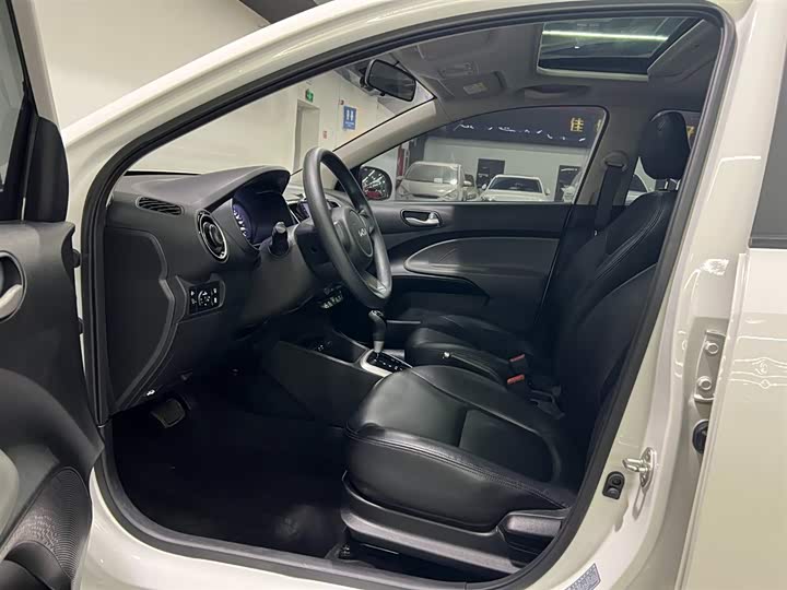 Фото 8 - Kia Pegas