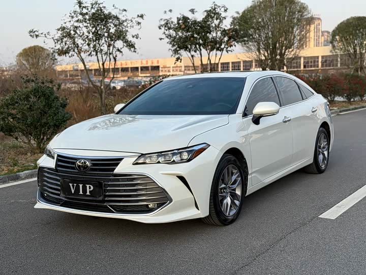 Фото 1 - Toyota Avalon