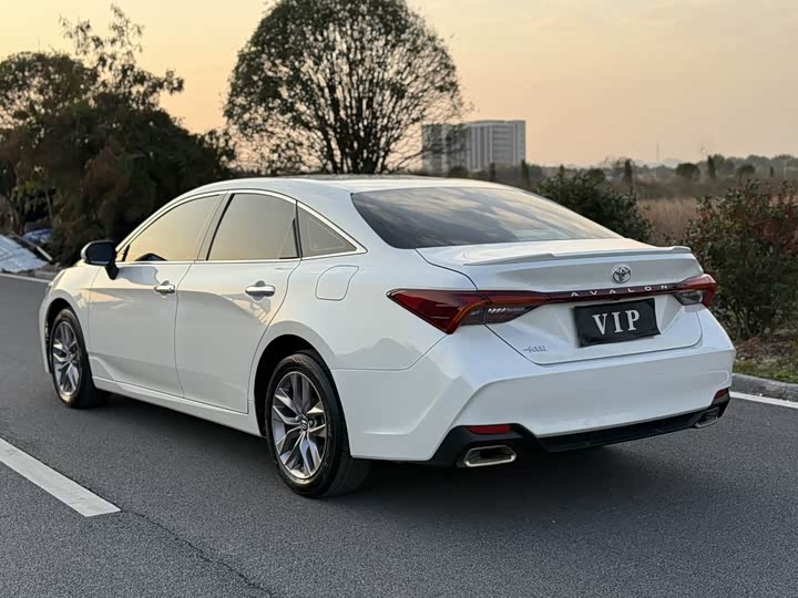 Фото 2 - Toyota Avalon