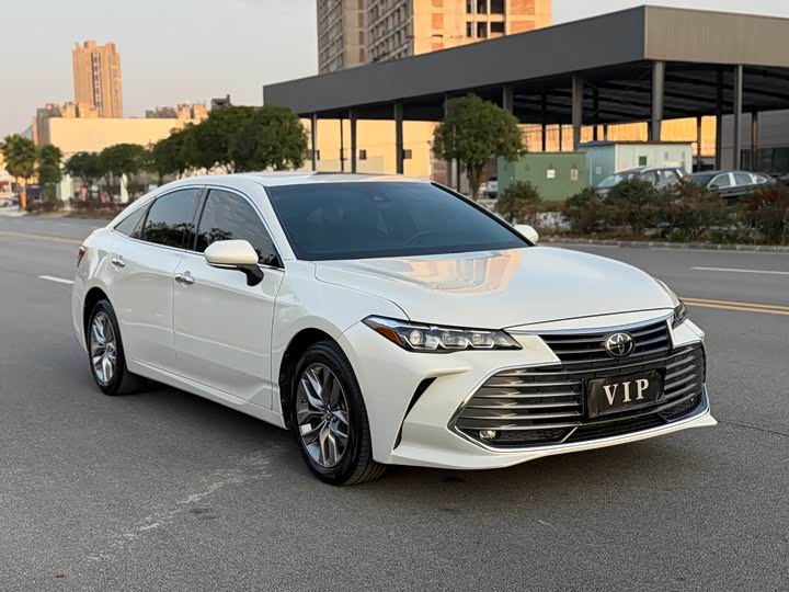 Фото 4 - Toyota Avalon
